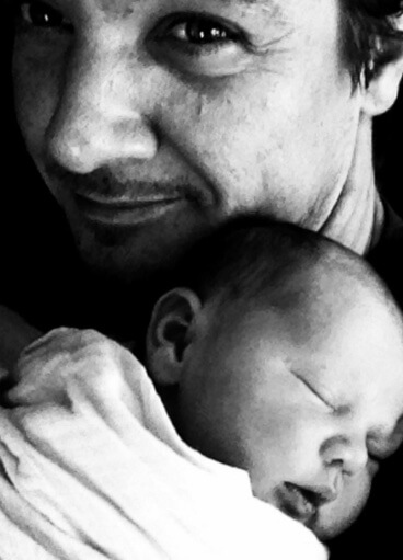 Ava Berlin Renner with her dad, Jeremy Renner.